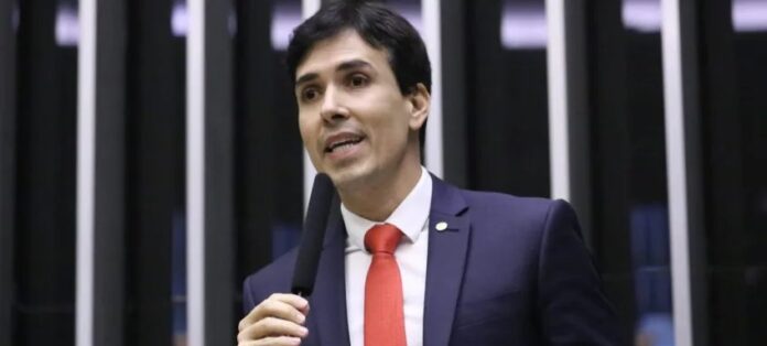 Imagem destacada - Câmara aprova PEC que elimina IPVA para veículos fabricados há 20 anos