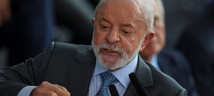 Imagem destacada - Lula recorda prisão, recusa de tornozeleira e alfineta Bolsonaro durante evento no Ceará