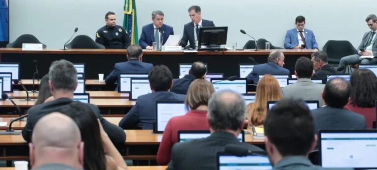 Congresso eleva fundo eleitoral para R$ 4 bilhões no Orçamento de 2026