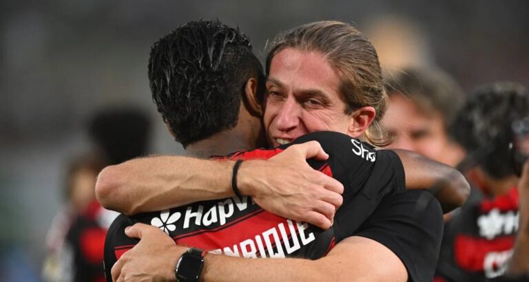 Filipe Luís manifesta vontade de permanecer no Flamengo após título brasileiro