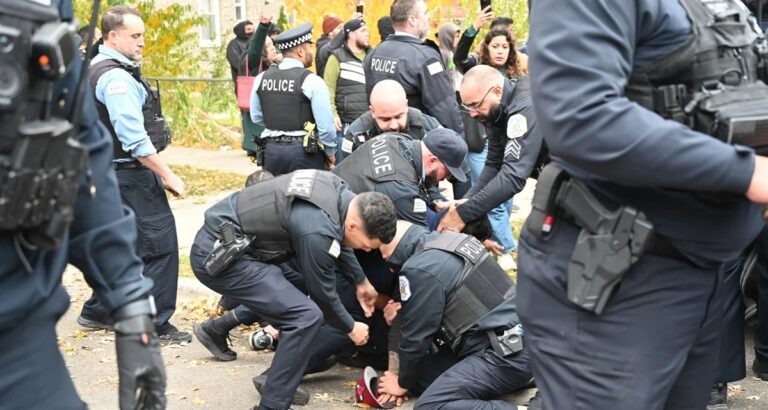 Americana é imobilizada por agentes do ICE na Flórida após ser tomada por imigrante irregular