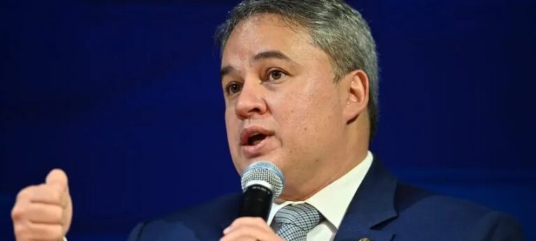 Impasse na federação PP-União Brasil pode afastar Efraim Filho da sigla