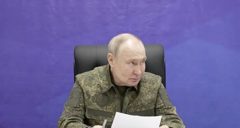 Putin nega anexação da Crimeia e ameaça ocupar todo o Donbas se Ucrânia não recuar