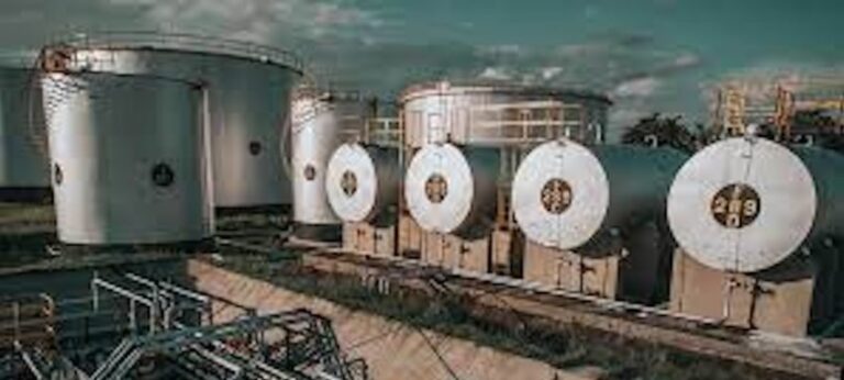 Justiça mantém interdição da Refinaria de Manguinhos e rejeita dois recursos da Refit