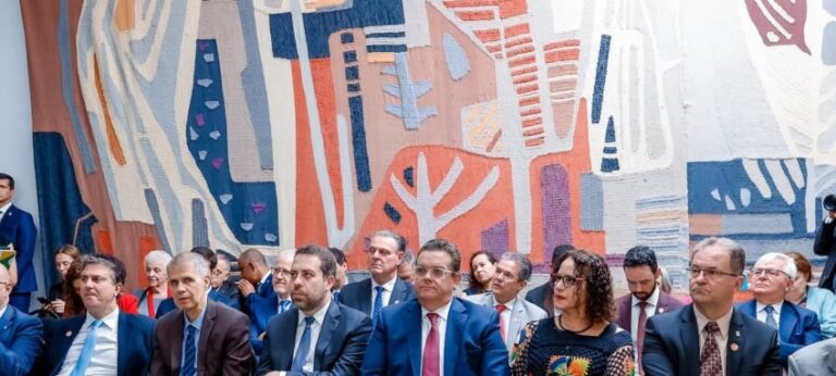 Conselhão entrega pacotes de propostas a Lula; empresariado reclama dos juros