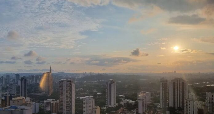 Imagem destacada - Sol entre nuvens deve elevar temperaturas em todo o estado de São Paulo nesta sexta-feira