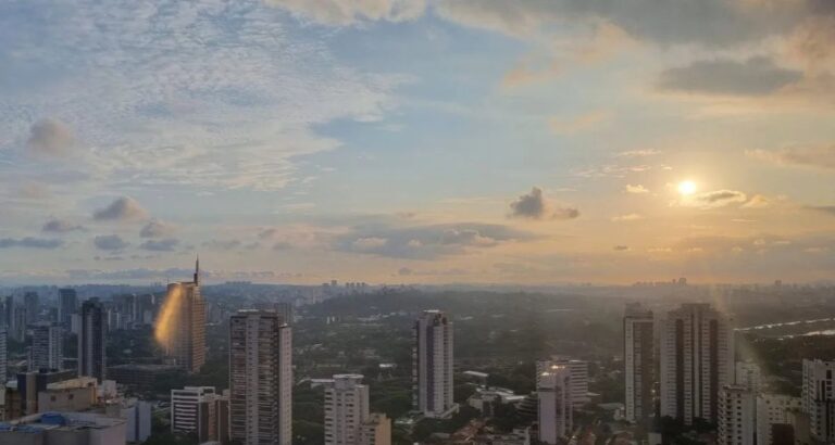Sol entre nuvens deve elevar temperaturas em todo o estado de São Paulo nesta sexta-feira