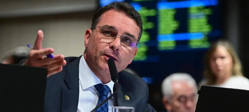 Dólar encosta em R$ 5,46 após Flávio Bolsonaro confirmar candidatura à Presidência - Imagem do artigo