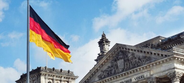 Parlamento alemão aprova expansão militar e prevê 260 mil soldados ativos até 2035