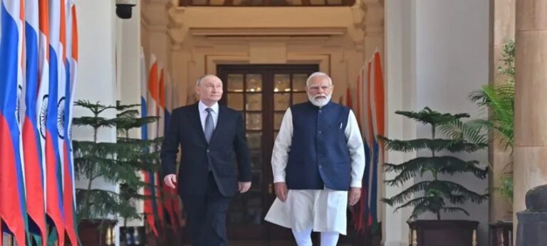 Putin e Modi firmam meta de US$ 100 bilhões em comércio e ampliam cooperação militar