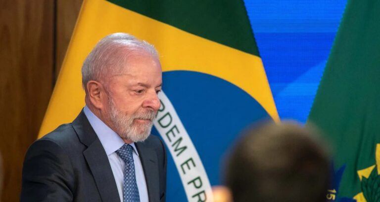 Aprovação de Lula fica em 49% e reprovação em 48%, aponta Datafolha