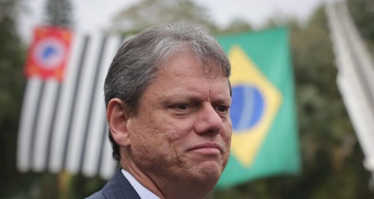 Escolha de Flávio Bolsonaro para 2026 embaralha sucessão de Tarcísio em São Paulo