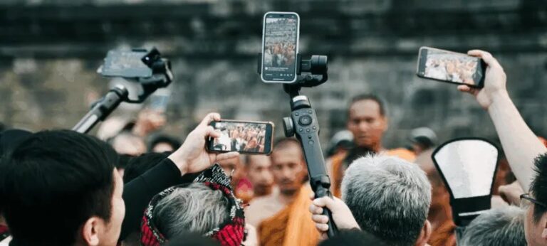 ECA-USP lança e-book gratuito que reúne casos de violência contra jornalistas no Brasil