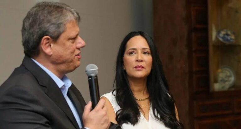 Tarcísio enfrenta resistência do eleitorado feminino e amplia exposição da primeira-dama