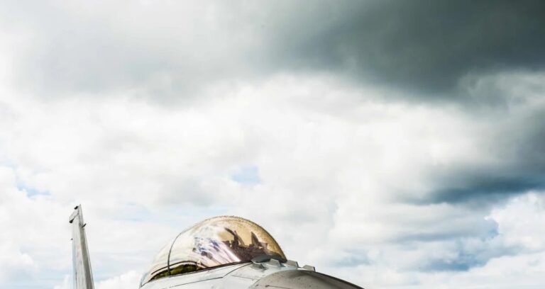 Japão protesta contra China após caças serem travados por radar perto de Okinawa