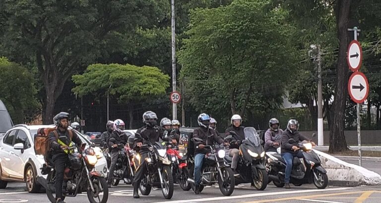 Lideranças de motoboys defendem que aplicativos paguem custos da regulamentação do mototáxi em São Paulo
