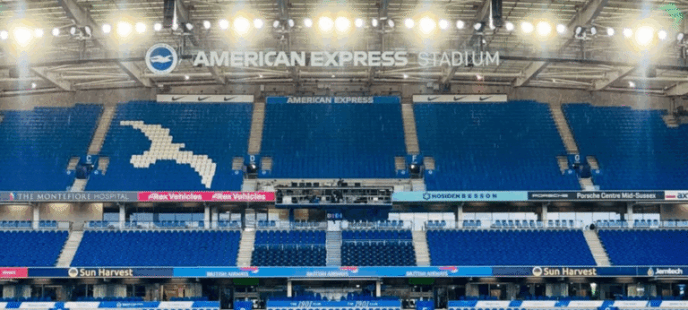 Brighton impede acesso de jornalistas do The Guardian após reportagens sobre dono do clube