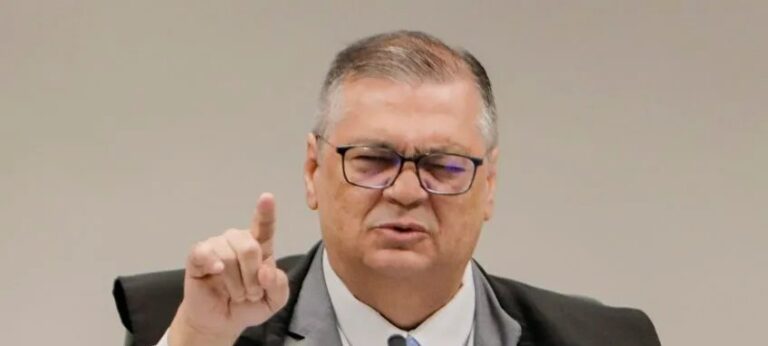 Dino pede à PF investigação sobre R$ 72 milhões em emendas Pix