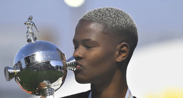 Atacante Jhonson, do Corinthians, é eleita Revelação do Ano pela CBF em 2025