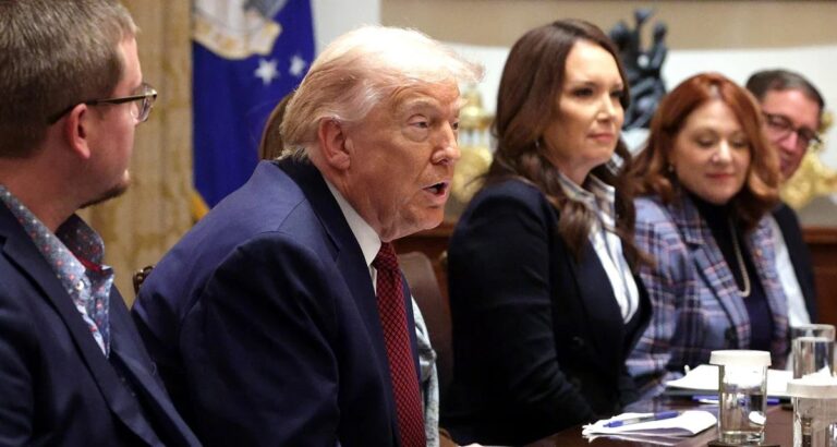 Trump libera pacote de US$ 12 bilhões para apoiar agricultores prejudicados por tarifas contra a China