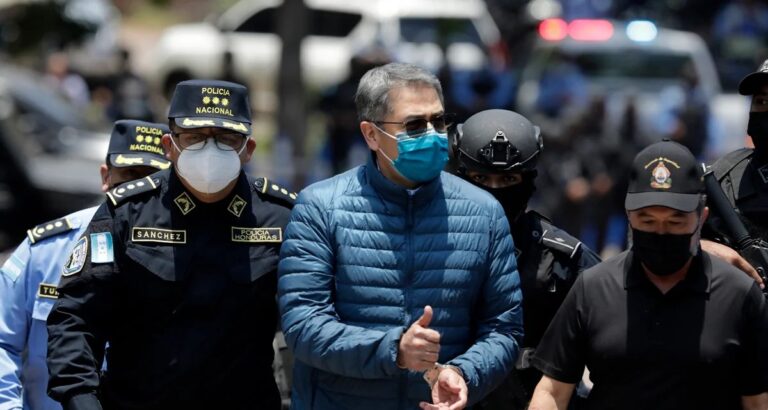 Justiça hondurenha ordena prisão de ex-presidente Juan Orlando Hernández, perdoado por Trump