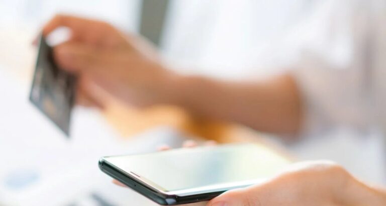 Quase todos os pequenos empresários do DF fazem operações bancárias pelo celular, aponta Sebrae