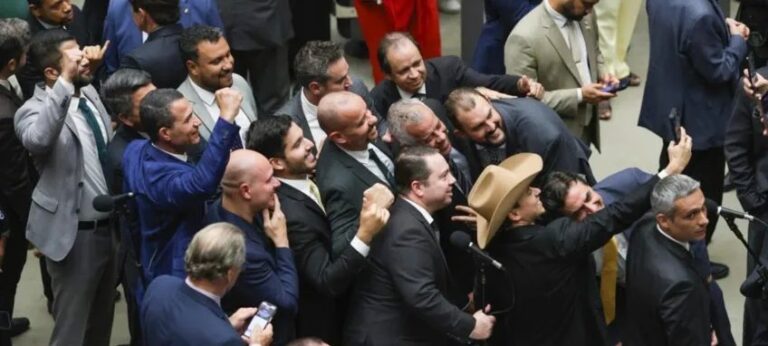 Deputados do PL e Centrão festejam aprovação do PL da Dosimetria na Câmara