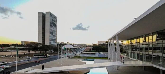 Imagem destacada - Câmara é pressionada a aprovar PLP 125/2022 para frear sonegação que financia crime organizado