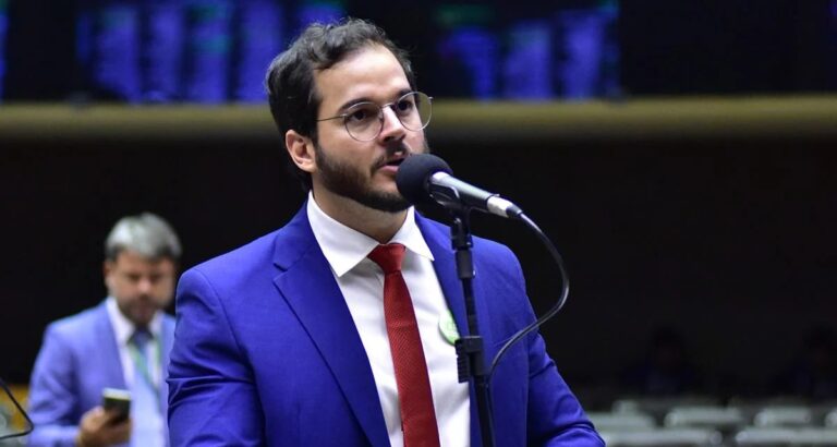 Agressões na Câmara reativam proposta de punição mais dura contra crimes contra jornalistas