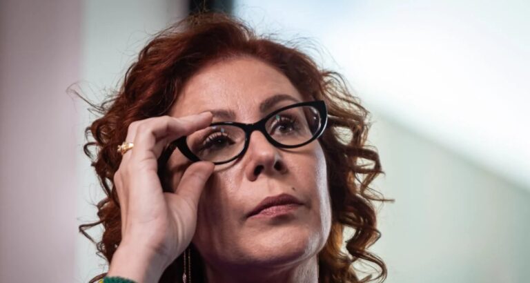 Moraes cassa mandato de Carla Zambelli e derruba decisão da Câmara