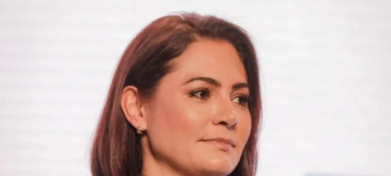 Michelle Bolsonaro afirma que Congresso está “de joelhos” após anulação de sessão sobre Zambelli