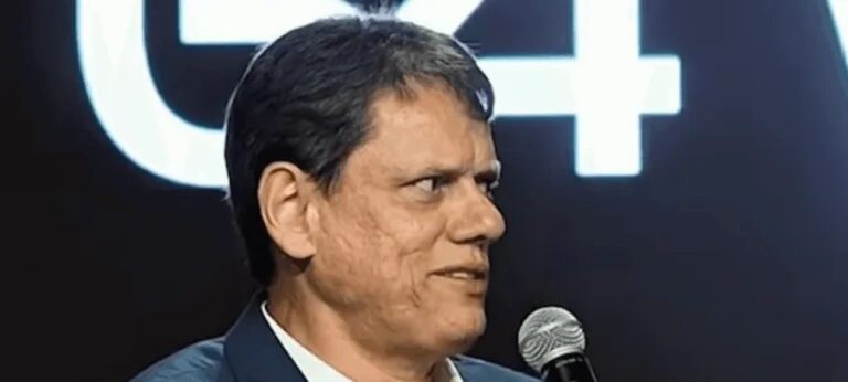 Tarcísio acusa Enel de deixar São Paulo “refém” depois de vendaval cortar luz de 1,4 milhão de clientes