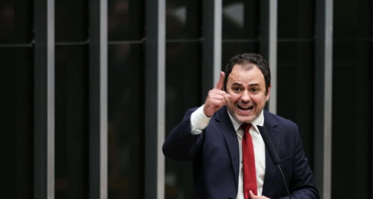 Depoimento de Glauber Braga sustenta operação da PF contra ex-assessora de Arthur Lira