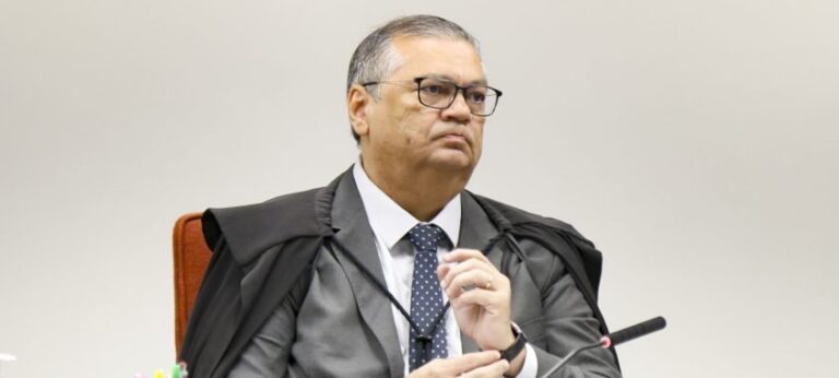 Ministro Flávio Dino chama de “inusitada” tentativa da Câmara de manter mandato de Zambelli