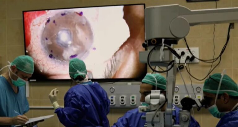 Paciente de 70 anos recebe primeira córnea totalmente bioimpressa em 3D