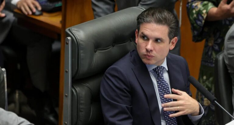 Presidente da Câmara defende servidora investigada pela PF por suspeita de desvio de emendas