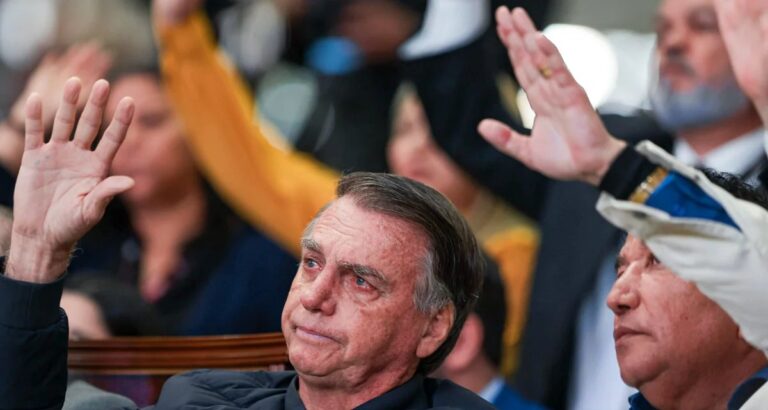 Coluna de Ricardo Noblat compara trajetória de Jair Bolsonaro à de Jonas Savimbi
