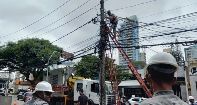 Enel promete restabelecer energia na Grande São Paulo até o fim de domingo
