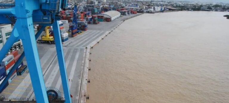 Assoreamento reduz calado em Itajaí e dificulta entrada de navios de grande porte