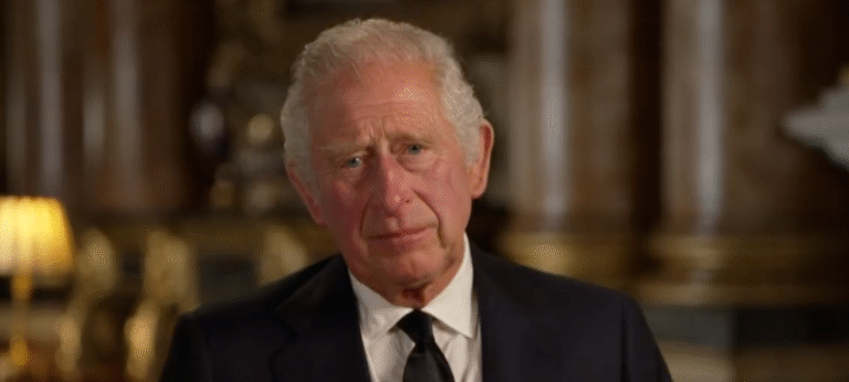 Rei Charles 3º prevê redução de seu tratamento contra o câncer em 2026