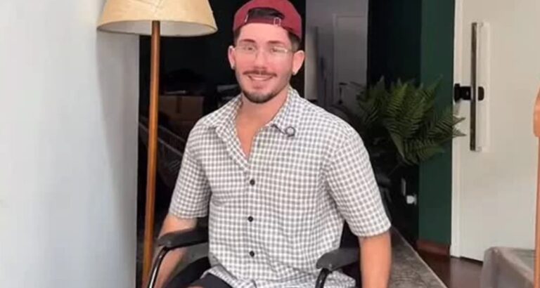 Vittor Fernando volta a andar e sai de casa pela primeira vez após sofrer atentado