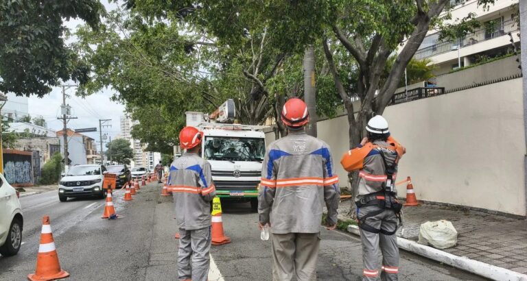 Moradores de Perdizes dizem que Enel alterou data de início de apagão em protocolos