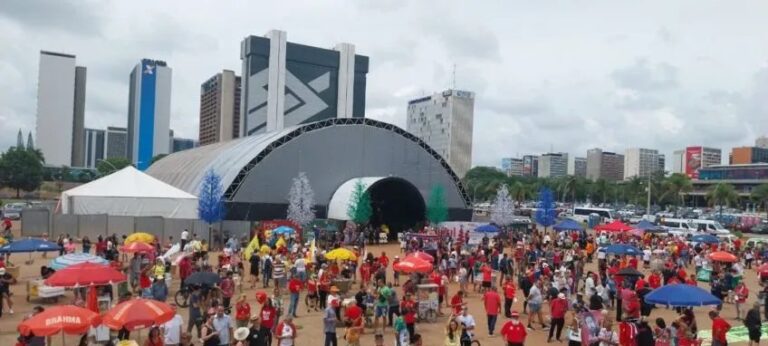 Manifestantes se concentram em Brasília para protesto contra projeto de anistia