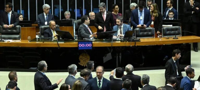 Orçamento de 2026 prioriza desembolso eleitoral e flexibiliza meta fiscal