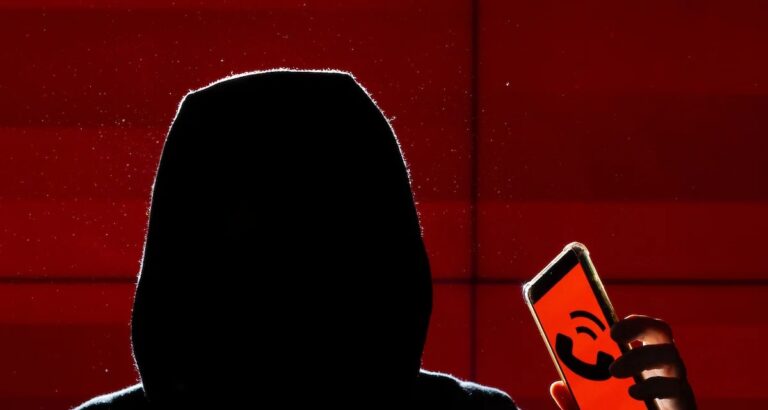 Homem clona portão de shopping em Brasília, faz selfies durante furto e leva R$ 43 mil