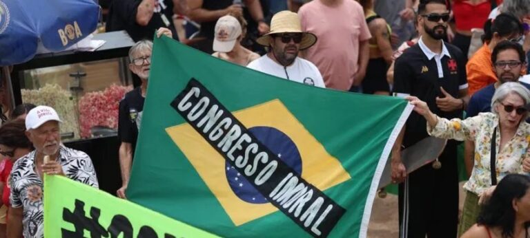 Protesto em Brasília questiona anistia e mira Congresso, Hugo Motta e Ibaneis Rocha