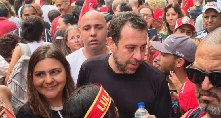 Boulos chama PL da Dosimetria de “anistia envergonhada” em ato na Avenida Paulista