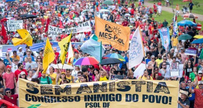 Imagem destacada - Atos contra PL da Dosimetria mobilizam manifestantes em 18 capitais do país