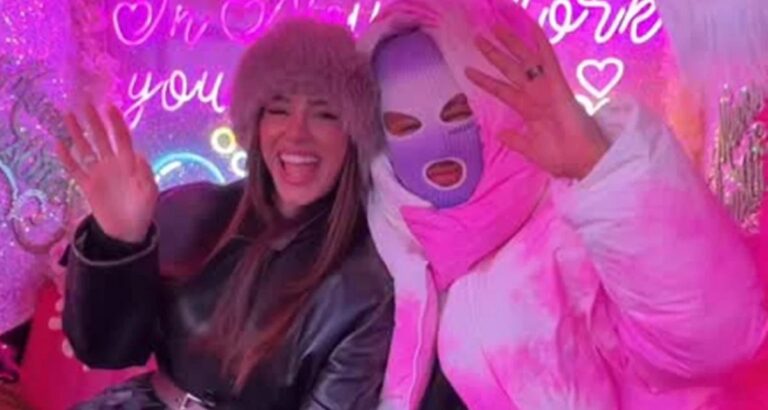 Neymar usa máscara para passear sem ser reconhecido em Nova York ao lado de Bruna Biancardi