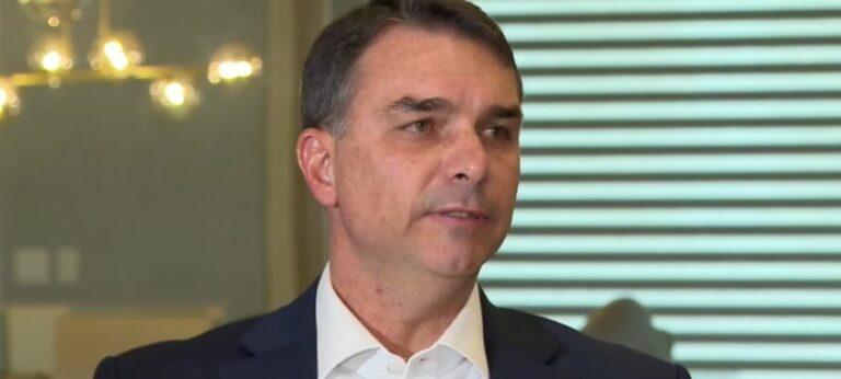 Flávio Bolsonaro pede ao TCU auditoria sobre atuação de Lulinha no INSS